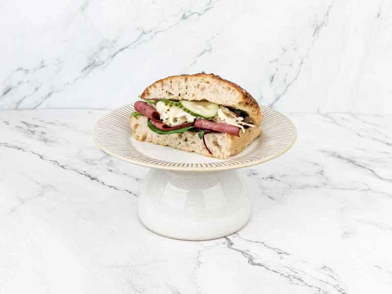 Focaccia pastrami